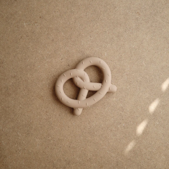 Load image into Gallery viewer, Pretzel Teether